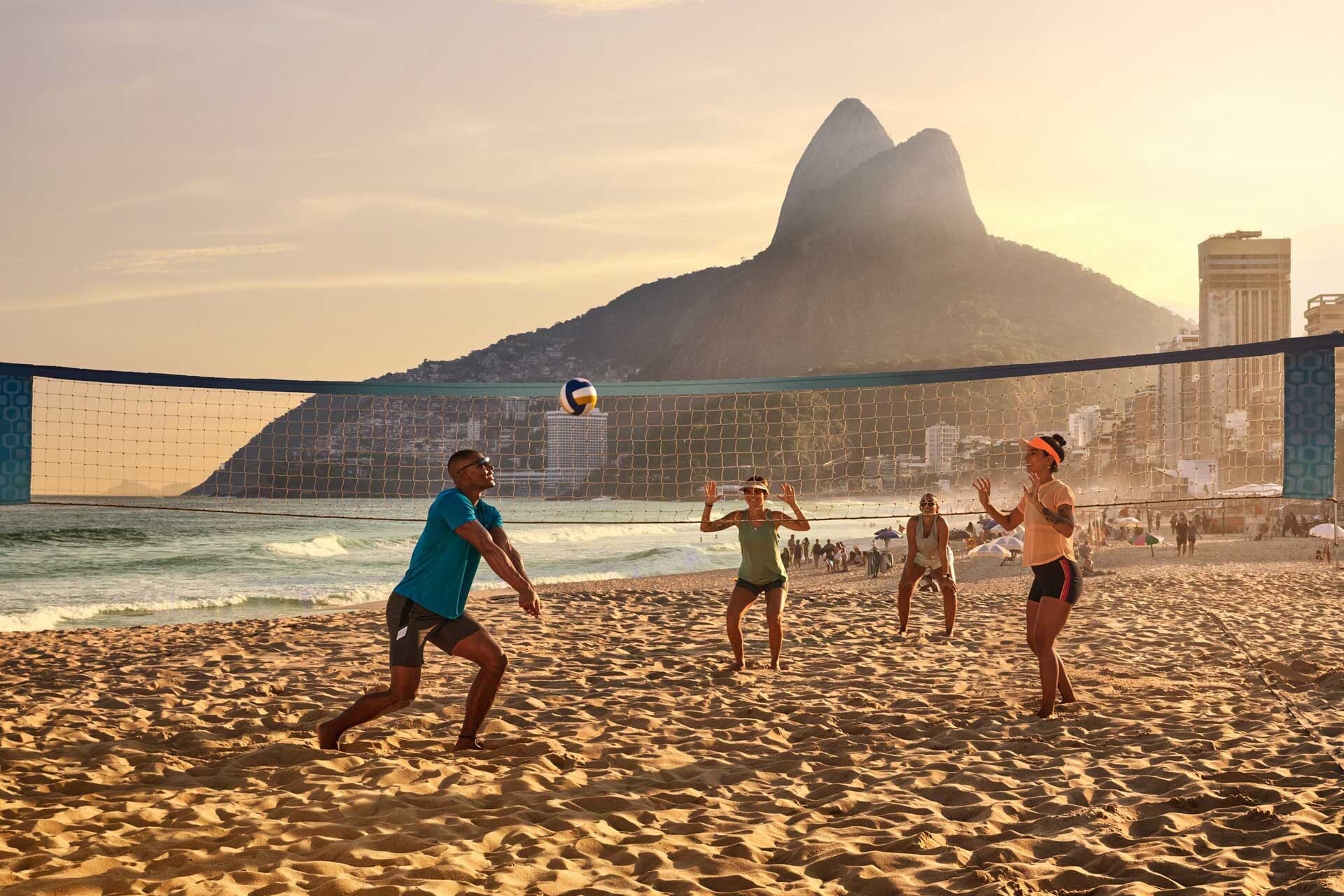 Beachvolleyball in Brasilien: Sport, Tourismus und paradiesische Landschaften
