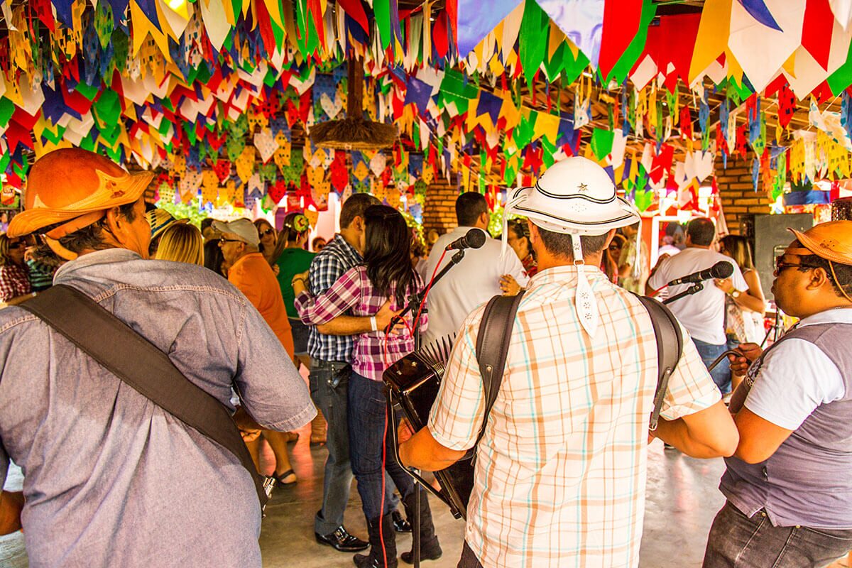 4 Sugestões de Roteiros Para Conhecer as Festas Juninas no Brasil — 1) FOODIE | Milho, doces e sabores típicos(4-6 dias)